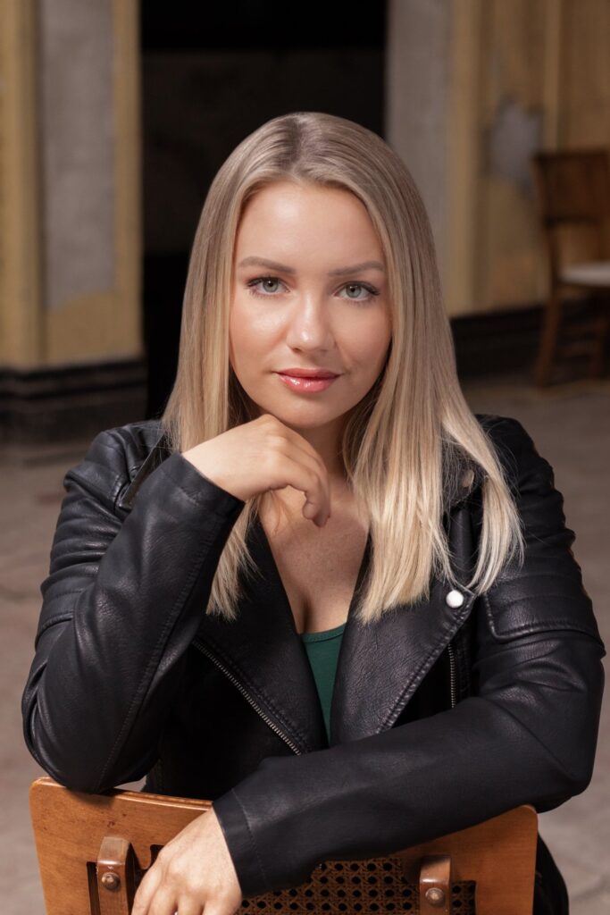Jeneva Rose